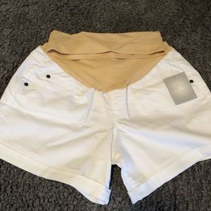 A.Glow Maternity Shorts White size 8